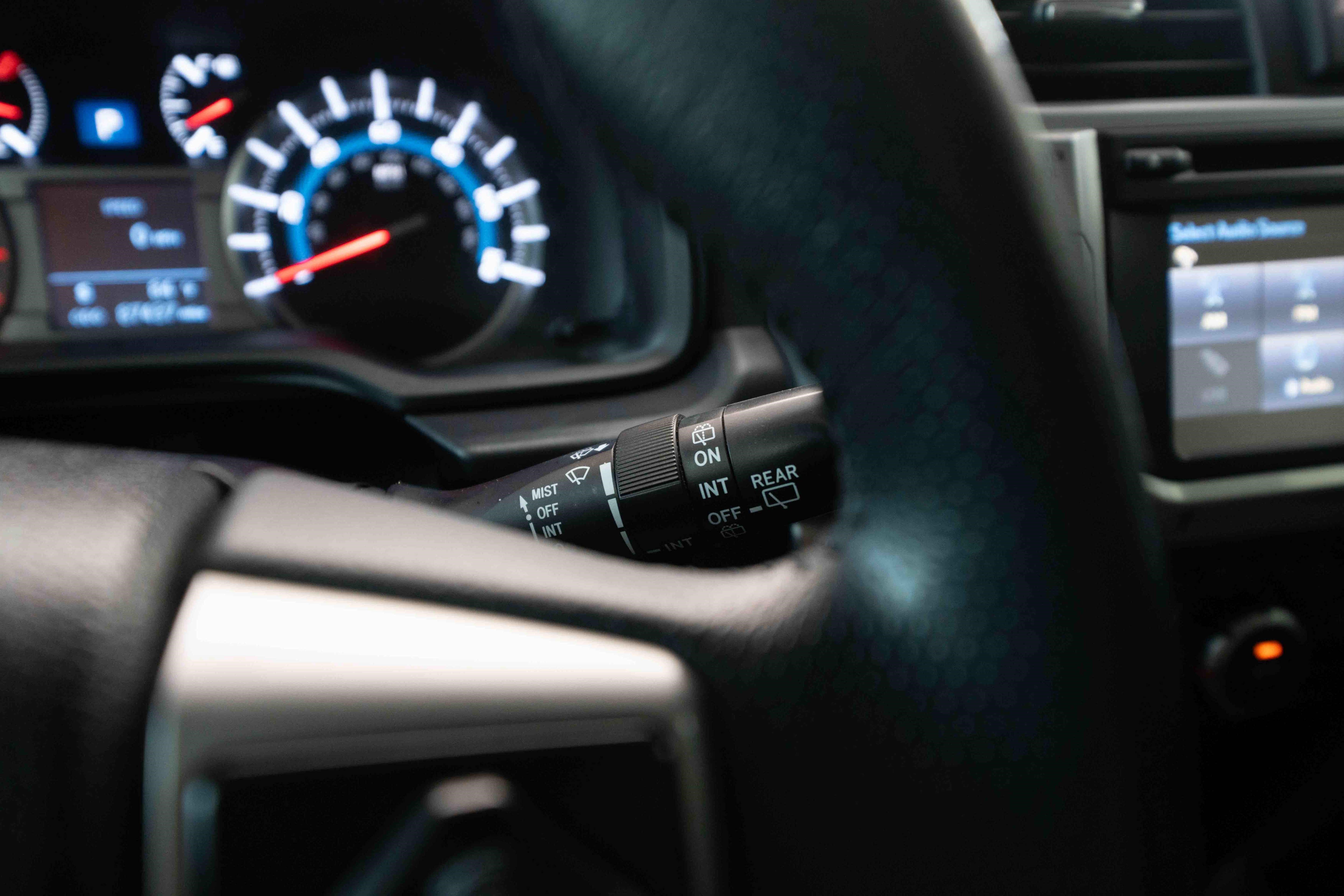 Used 2018 Toyota 4Runner SR5 AWD/4WD image 14