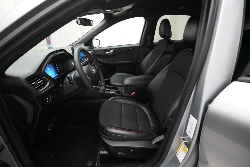 Used 2023 Ford Escape ST-Line w/ Tech Pack #1 AWD/4WD image 7