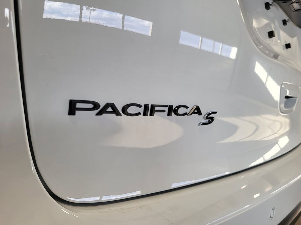 New 2026 Chrysler Pacifica Select w/ S Appearance Package image 11