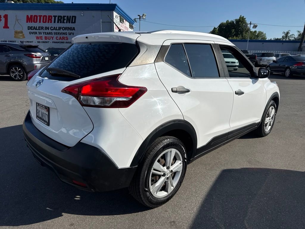 Used 2019 Nissan Kicks S FWD image 4