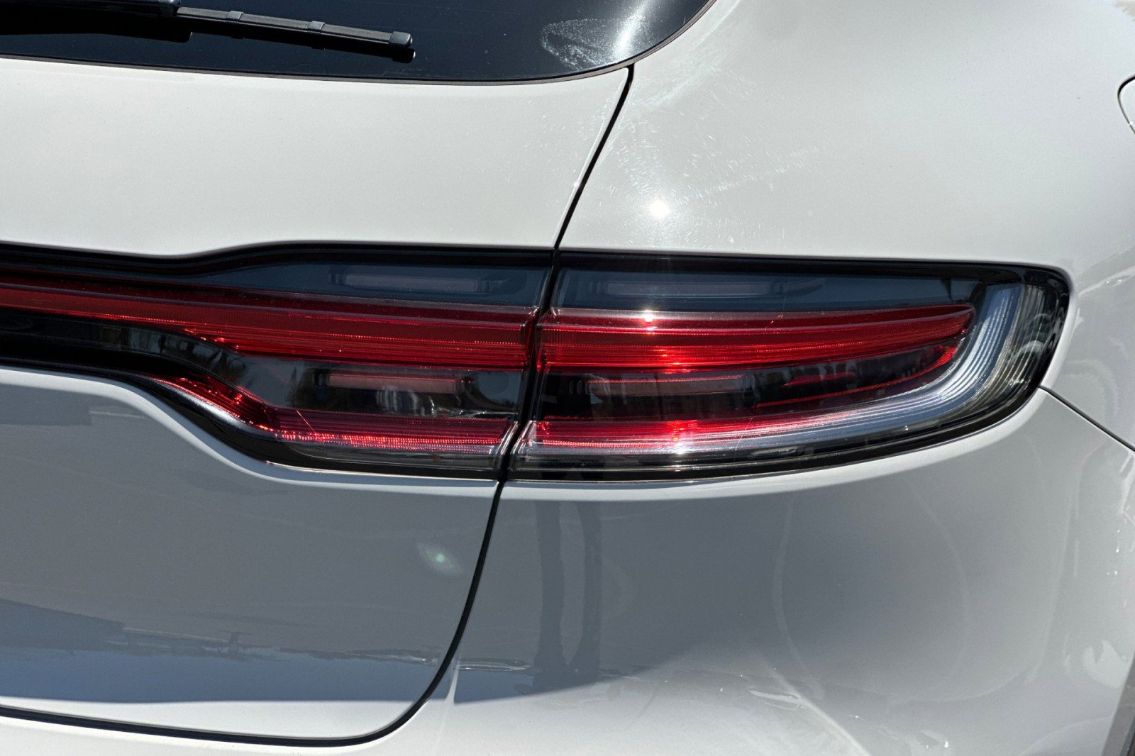Certified 2024 Porsche Macan AWD/4WD image 28