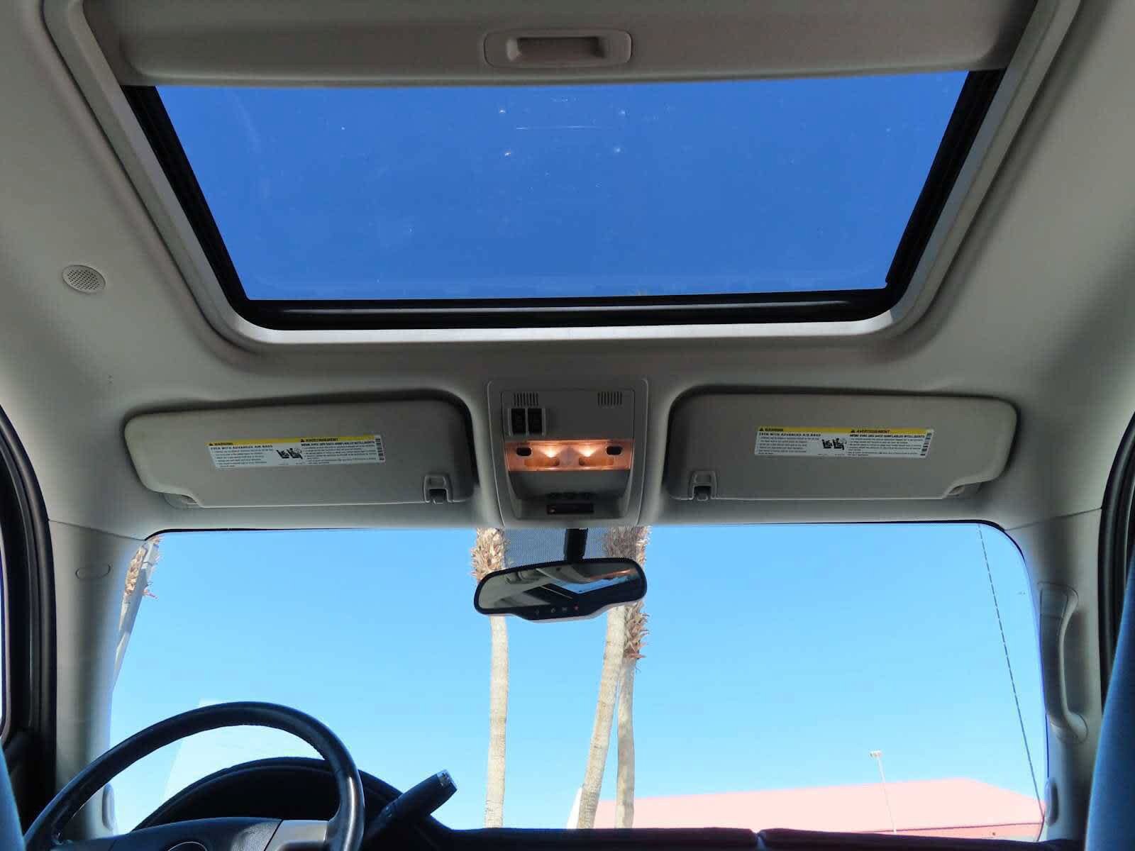 Used 2012 Chevrolet Avalanche LTZ AWD/4WD image 17