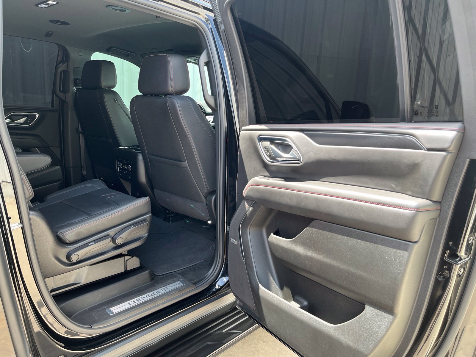Used 2024 Chevrolet Suburban RST w/ Luxury Package RWD image 14