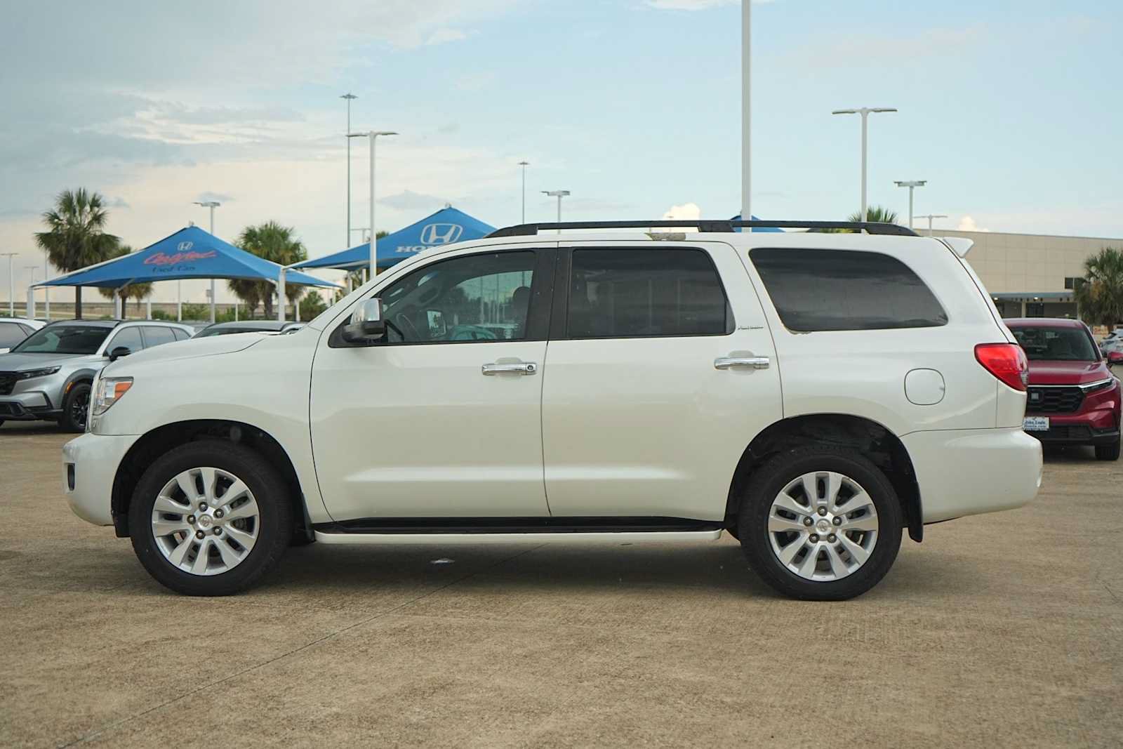 Used 2013 Toyota Sequoia Platinum RWD image 3