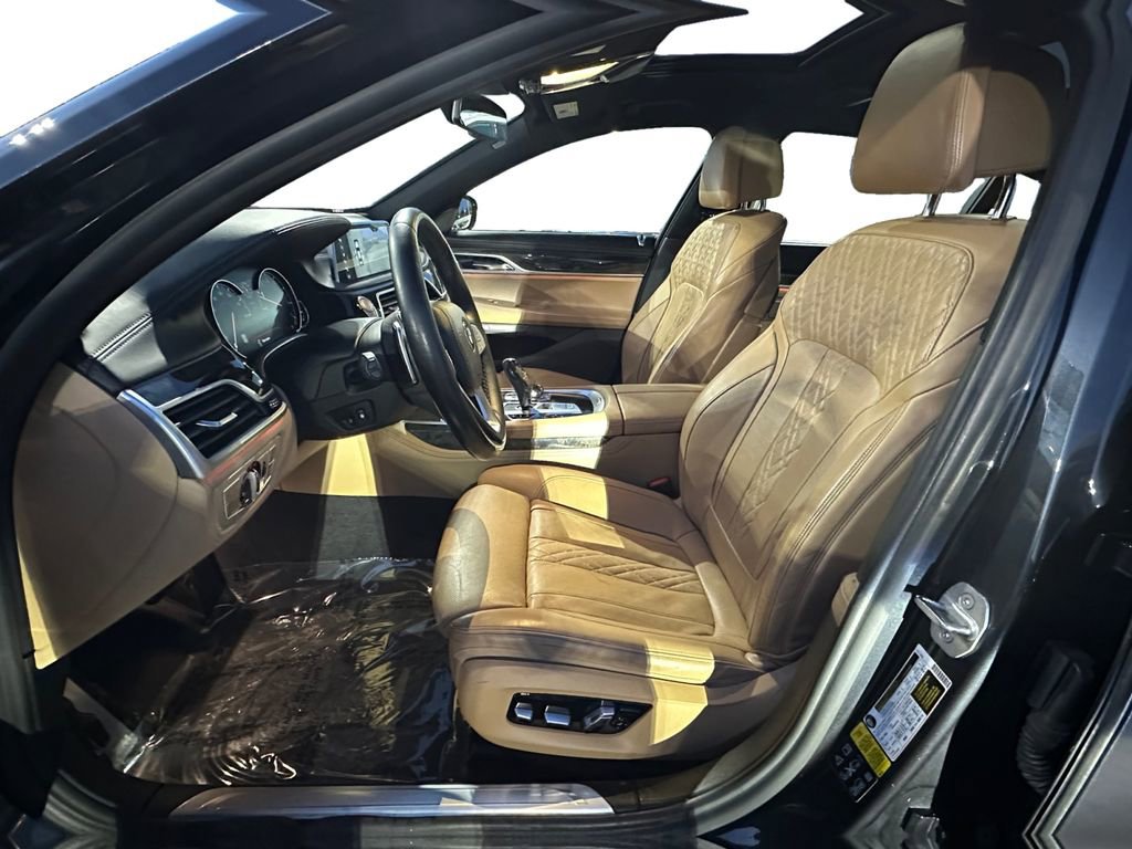 Used 2018 BMW 750i xDrive image 9