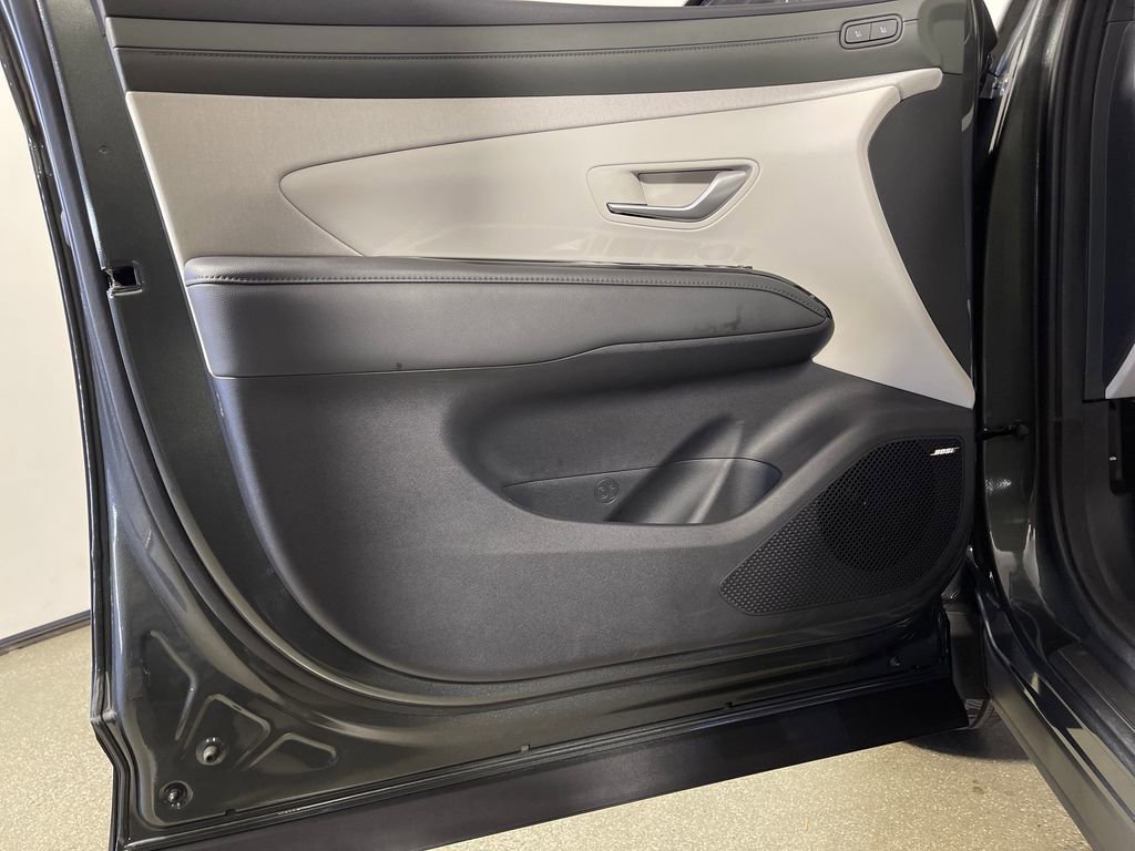 Certified 2025 Hyundai Tucson Limited AWD/4WD image 19