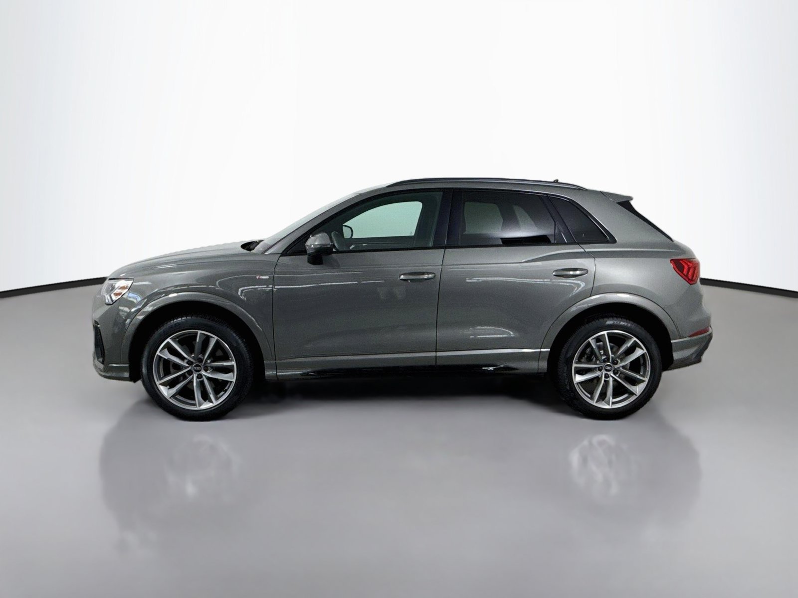 Certified 2024 Audi Q3 2.0T Premium Plus w/ Premium Plus Package AWD/4WD image 2