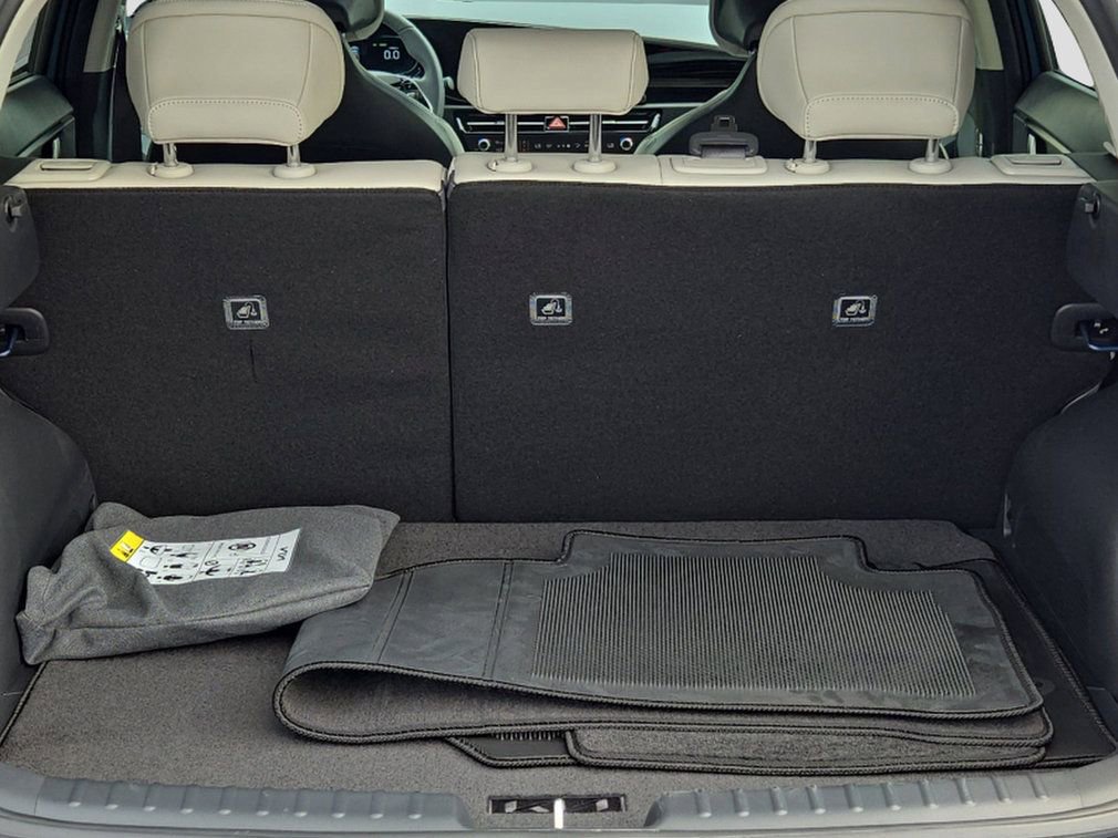 New 2025 Kia Niro EX Touring image 14