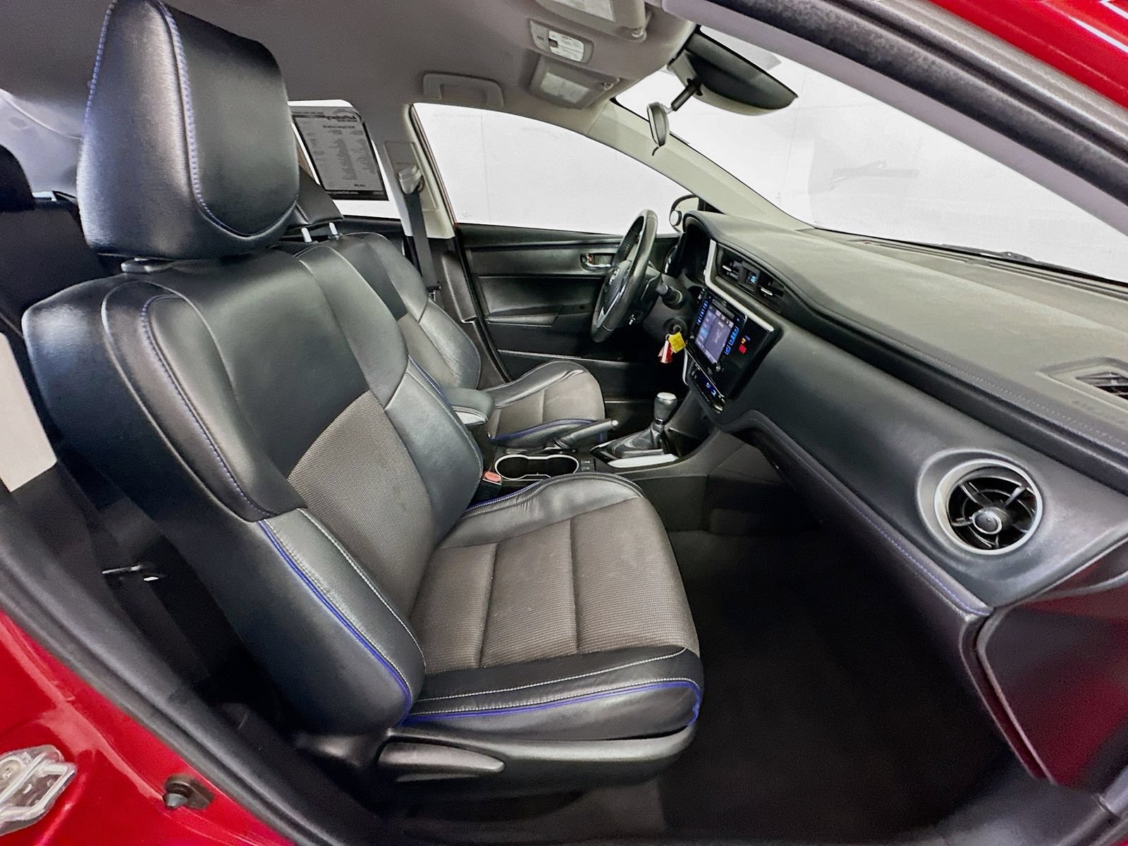 Used 2019 Toyota Corolla SE FWD image 32