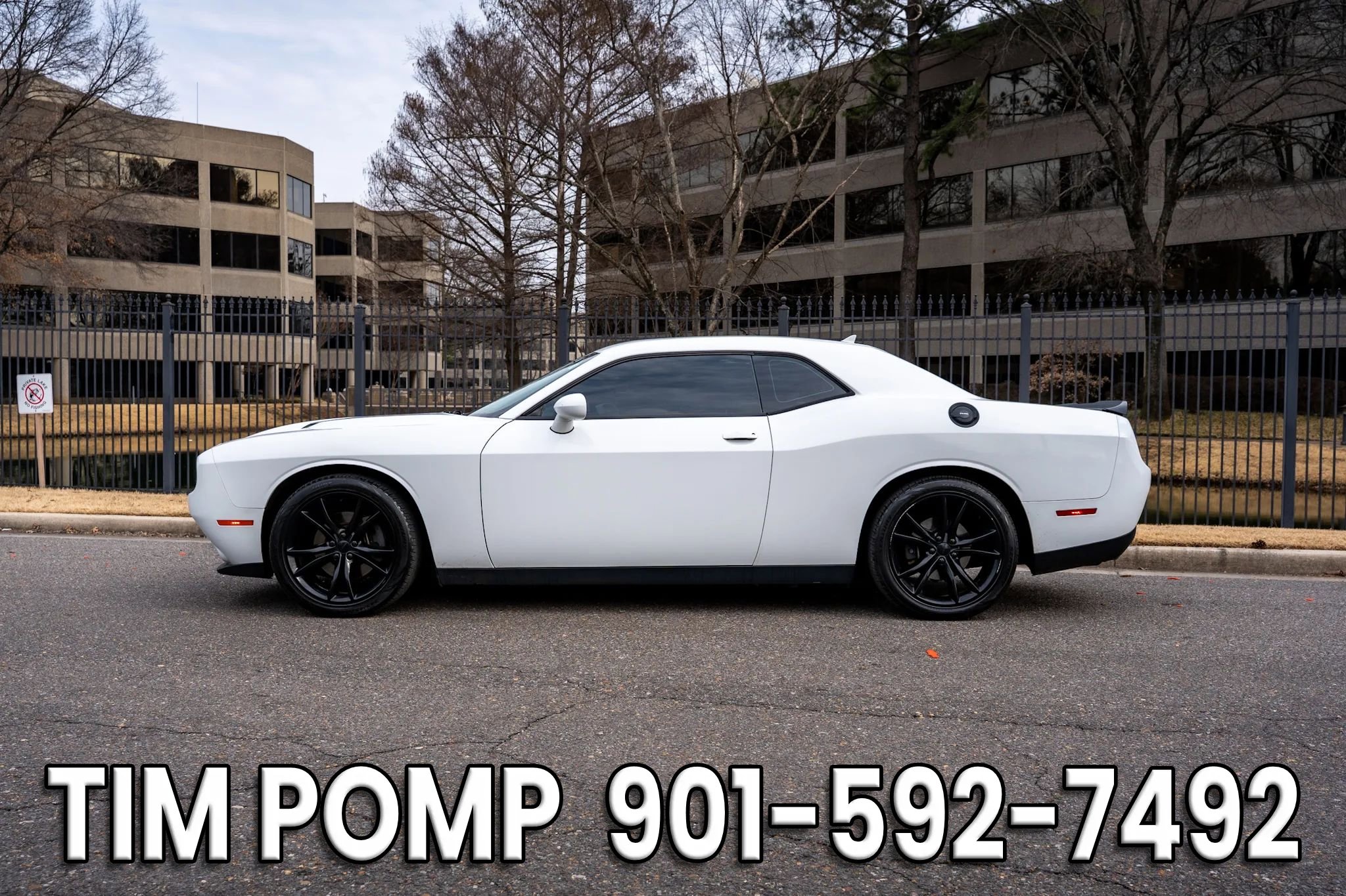 Used 2016 Dodge Challenger SXT w/ Blacktop Package image 9