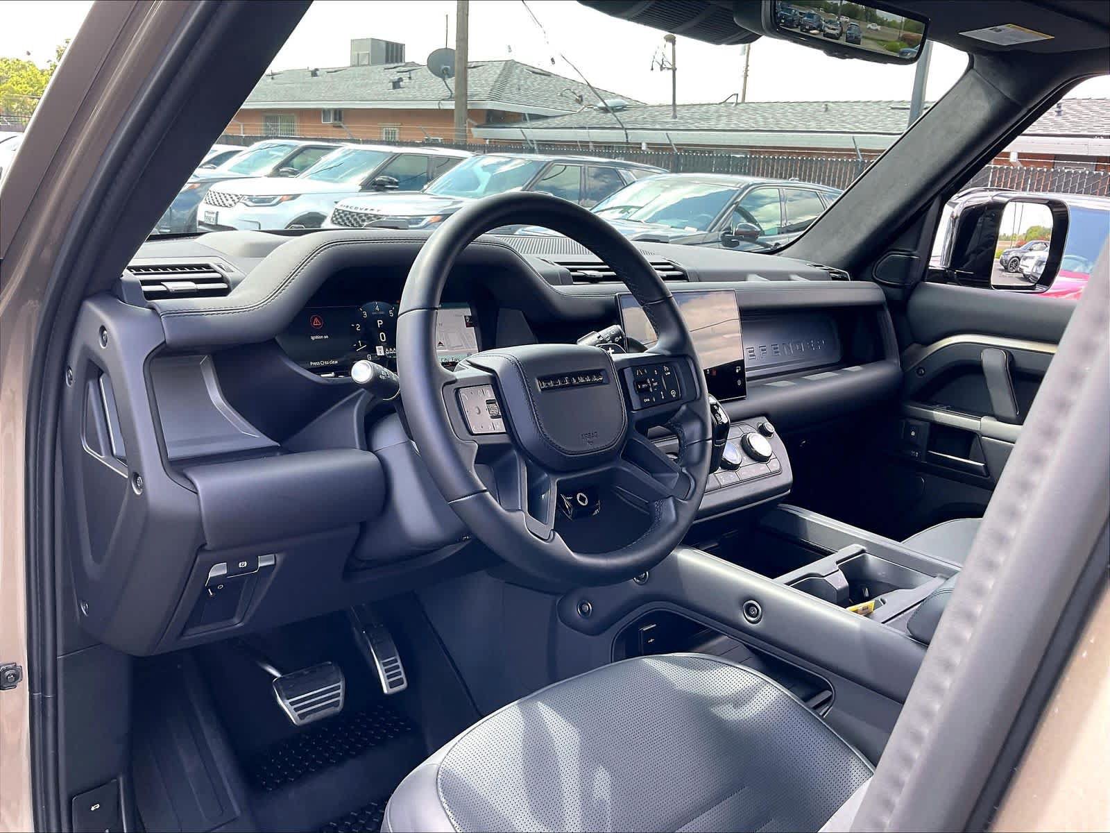 Used 2025 Land Rover Defender 110 AWD/4WD image 16