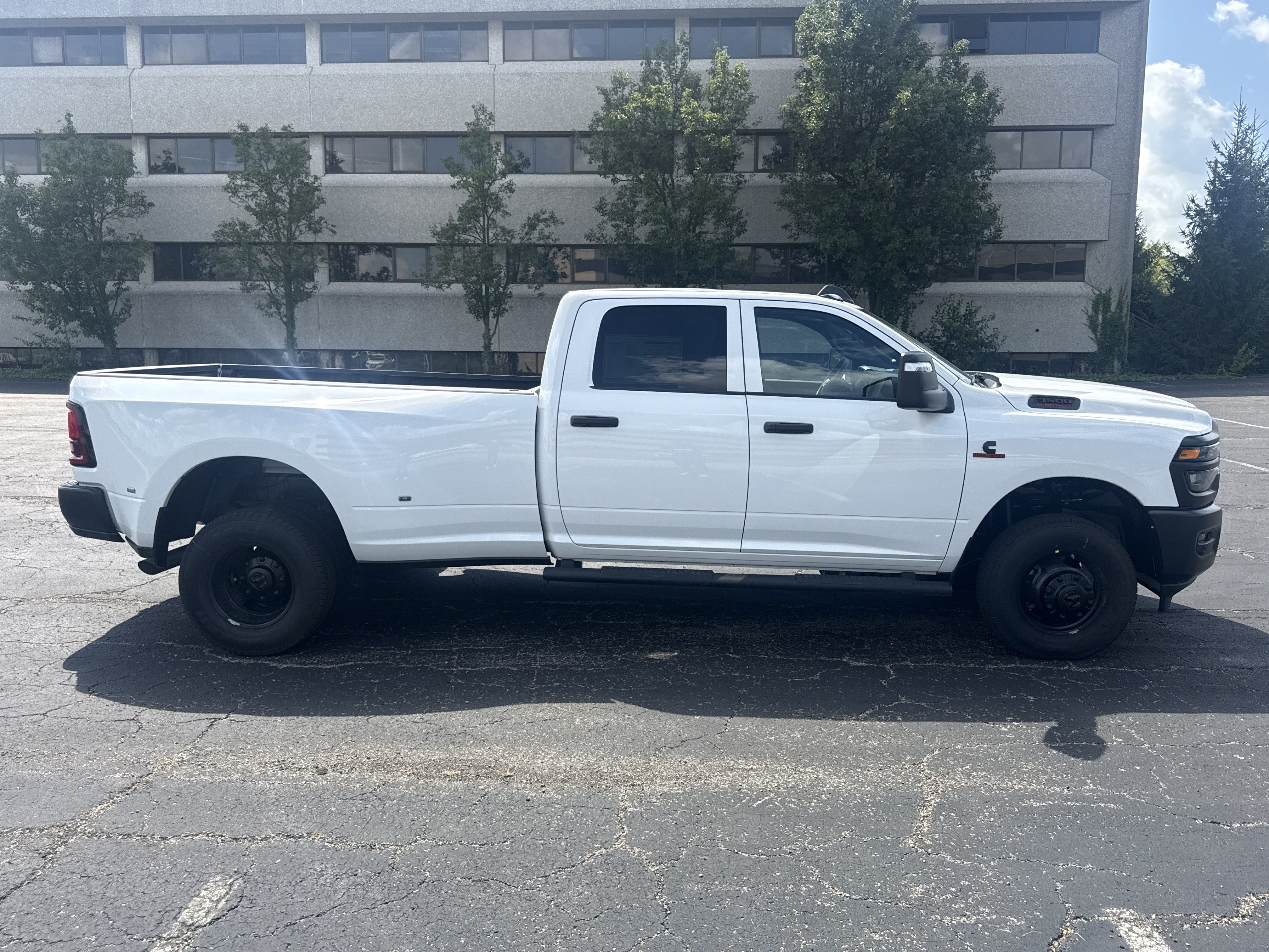 New 2027 RAM 3500 Tradesman AWD/4WD image 11