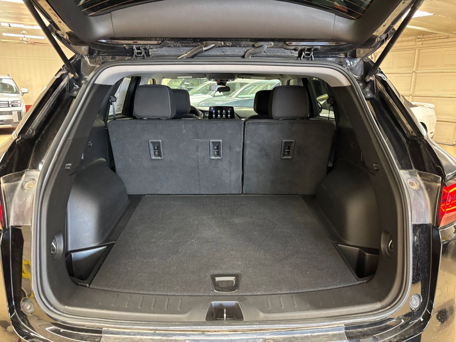 Used 2025 Chevrolet Blazer LT FWD image 32