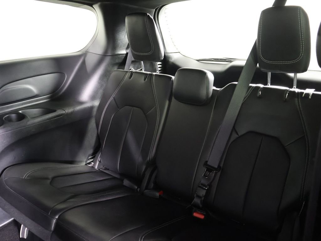 Used 2025 Chrysler Pacifica Select FWD image 29