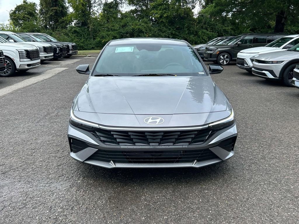 New 2025 Hyundai Elantra SEL FWD image 2