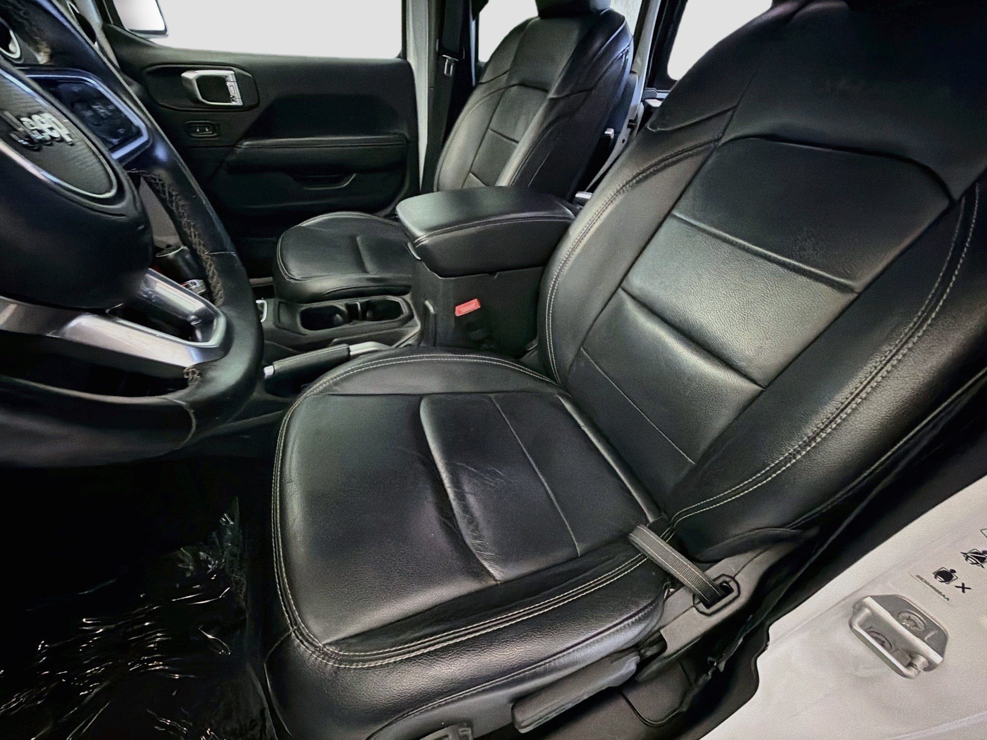 Used 2018 Jeep Wrangler Unlimited Sahara AWD/4WD image 11