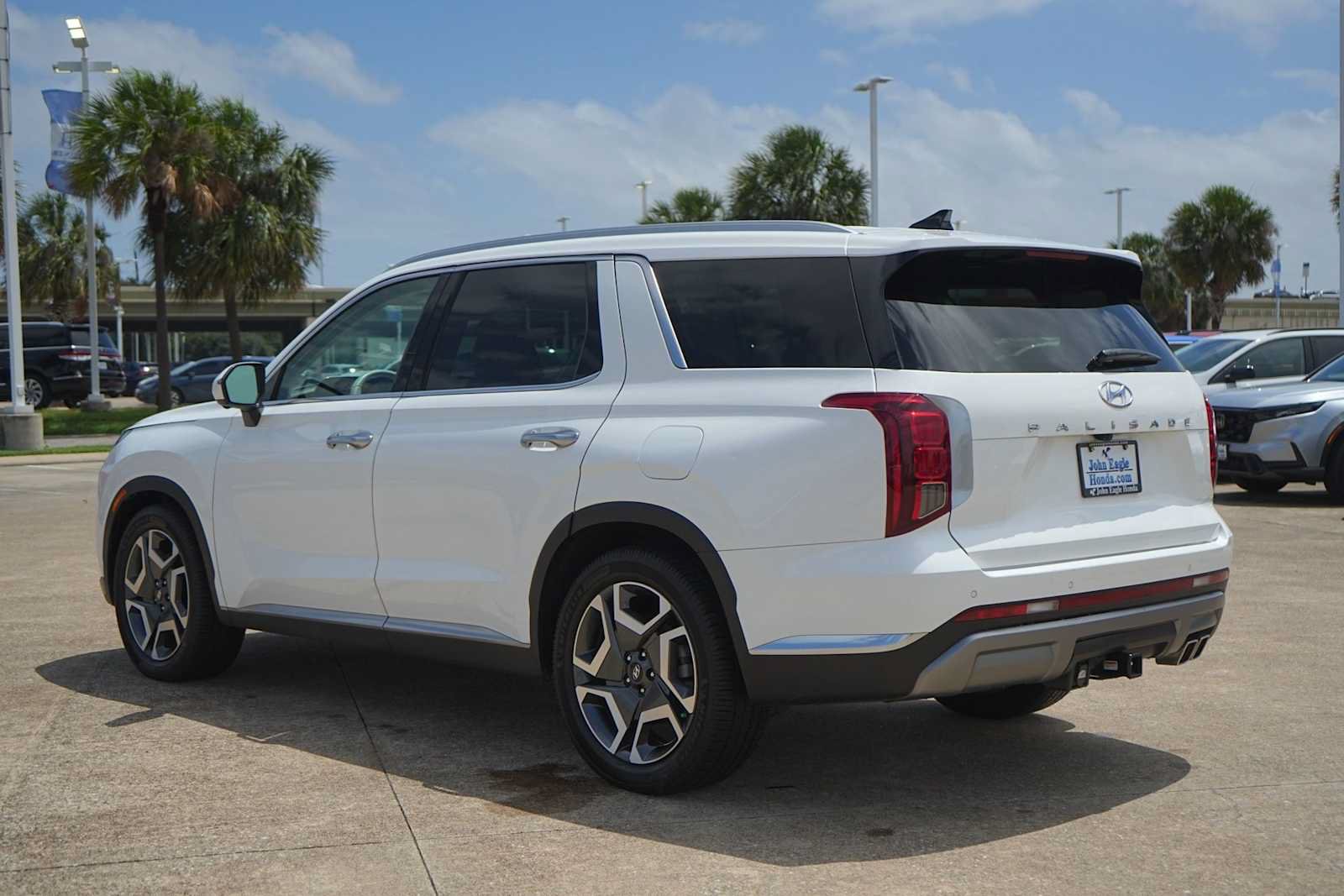 Used 2024 Hyundai Palisade Limited FWD image 4