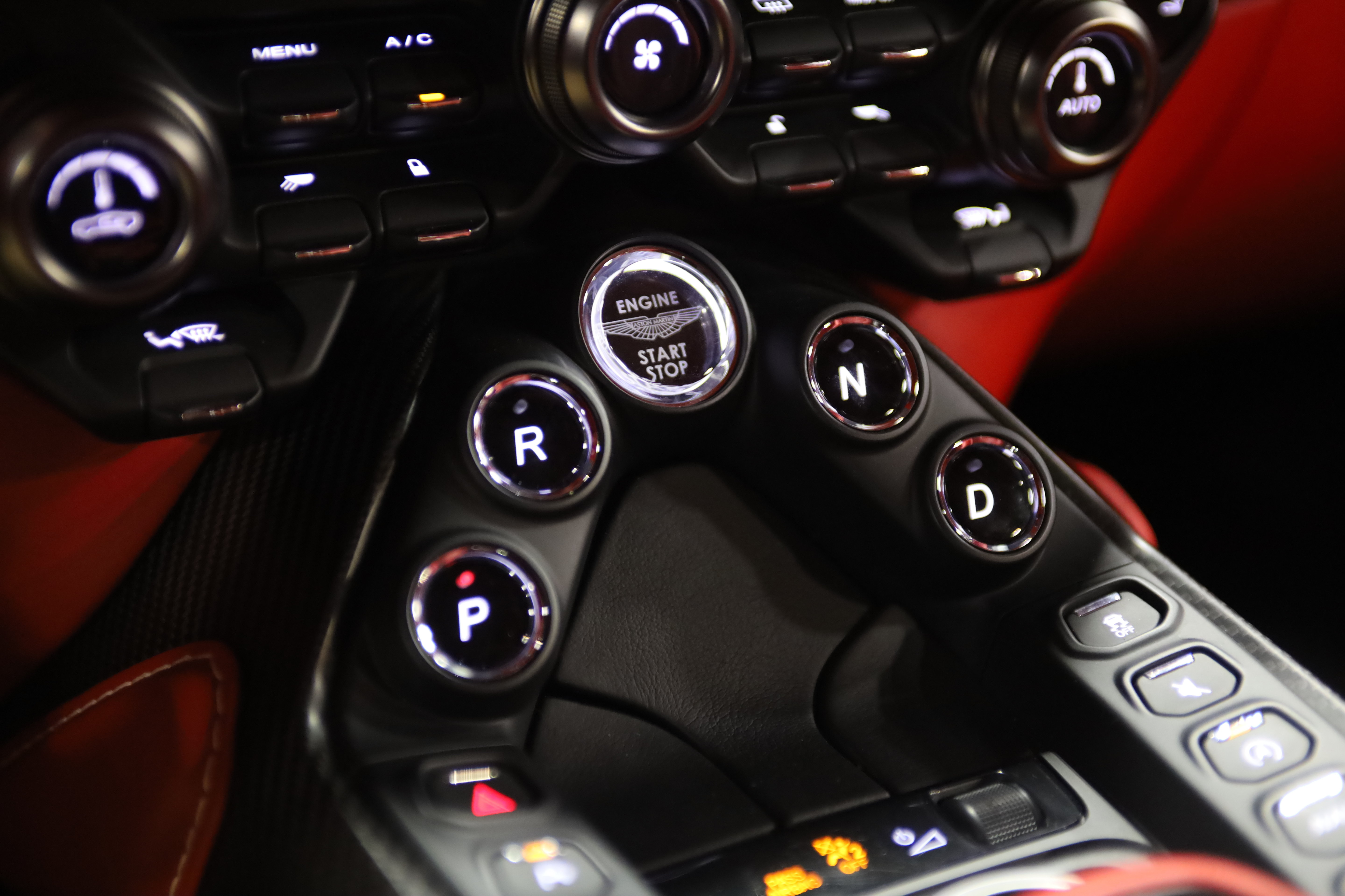 Used 2019 Aston Martin V8 Vantage Coupe RWD image 25