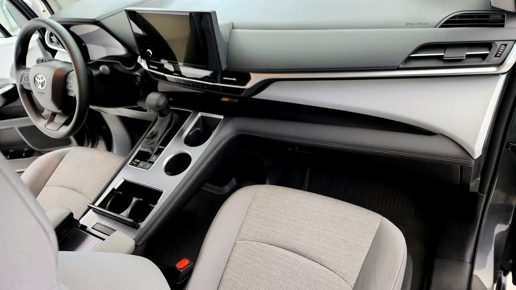 Certified 2025 Toyota Sienna LE AWD/4WD image 16