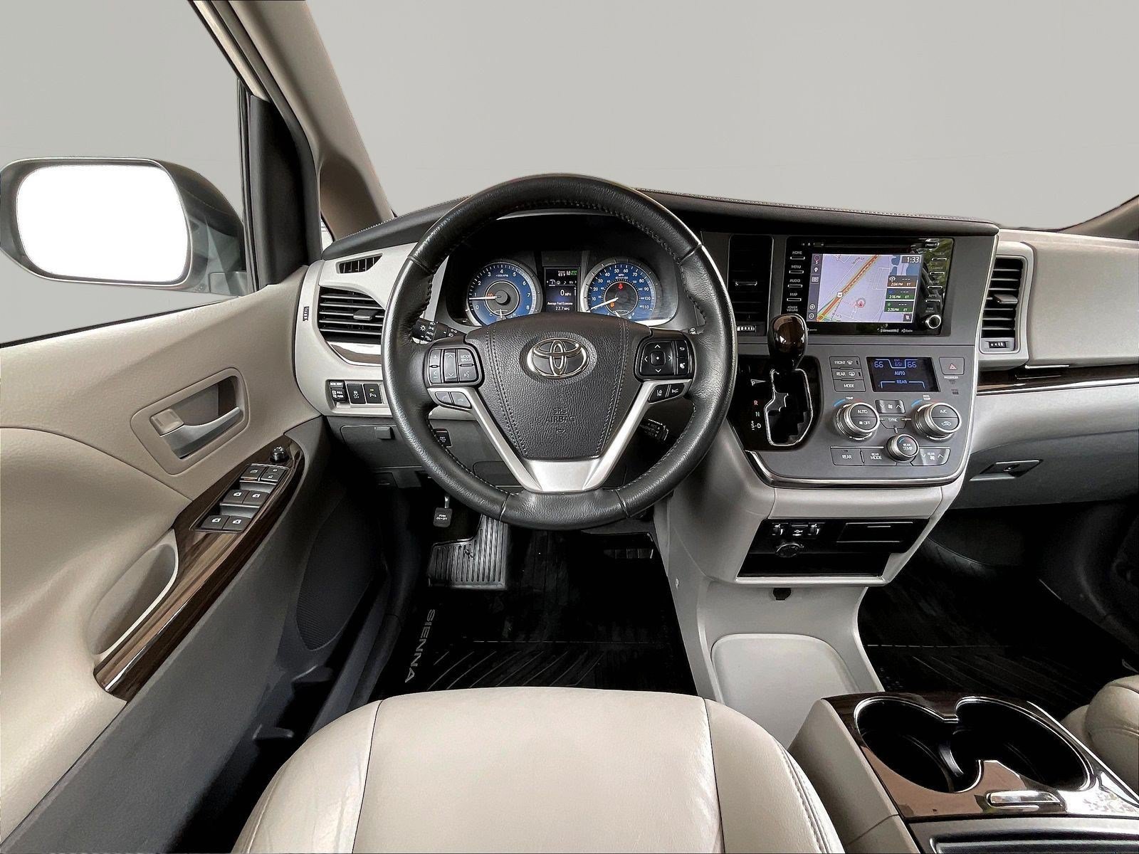 Used 2019 Toyota Sienna XLE w/ XLE Navigation Package FWD image 8