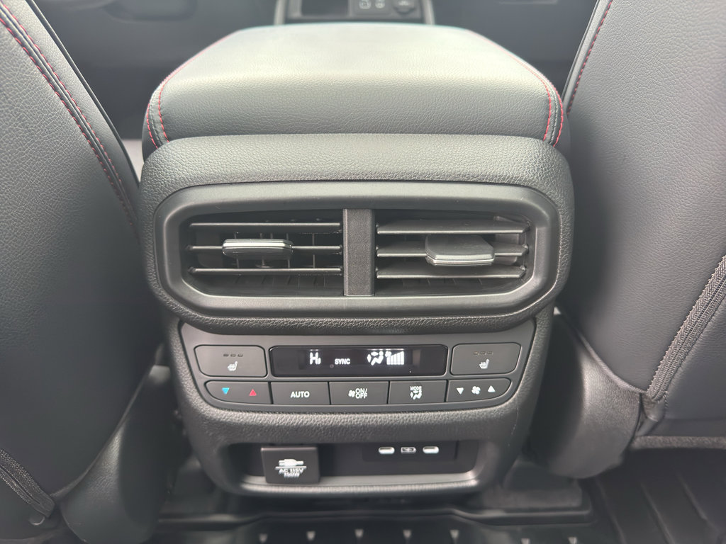 Used 2025 Honda Pilot Black Edition image 21