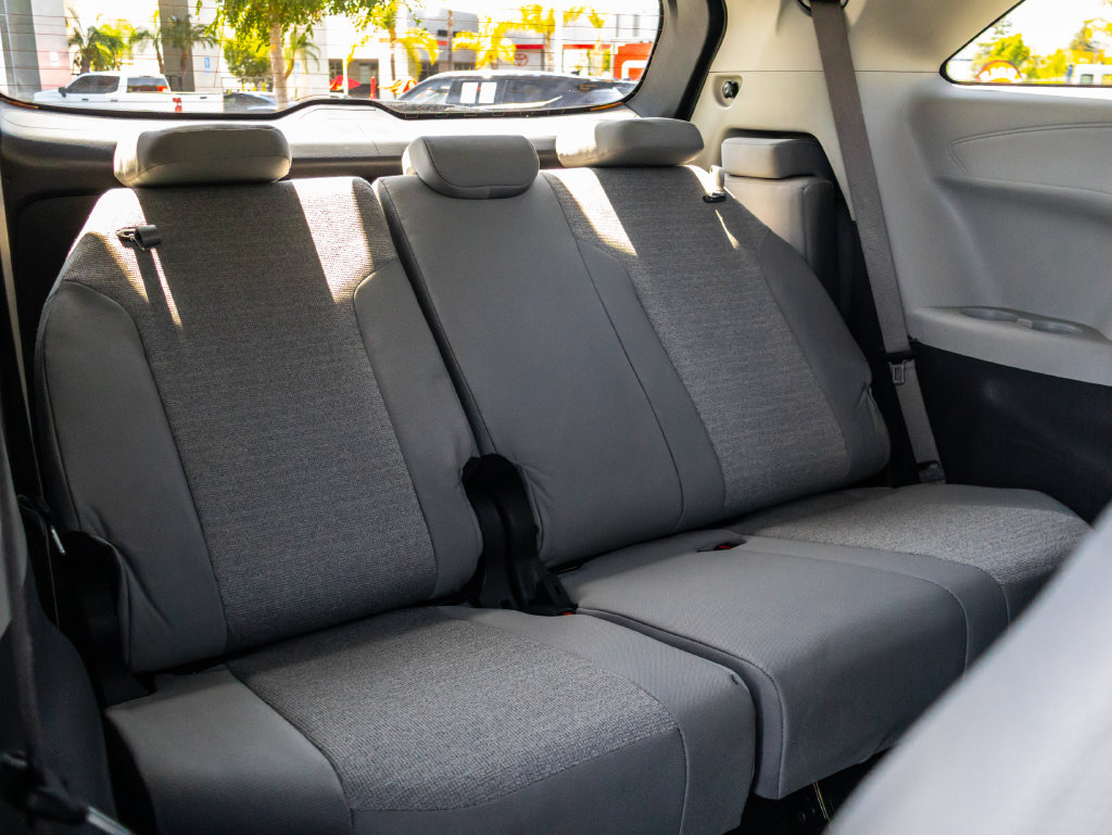 Certified 2024 Toyota Sienna LE w/ LE Plus Package FWD image 17