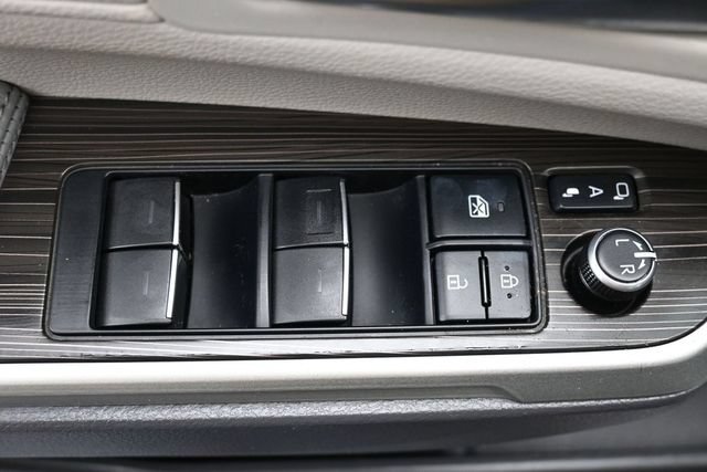 Used 2021 Toyota Sienna Limited FWD image 14