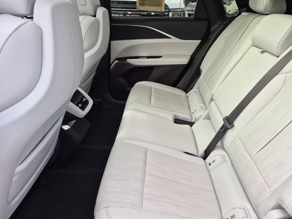 Certified 2024 Cadillac Lyriq Luxury RWD image 18