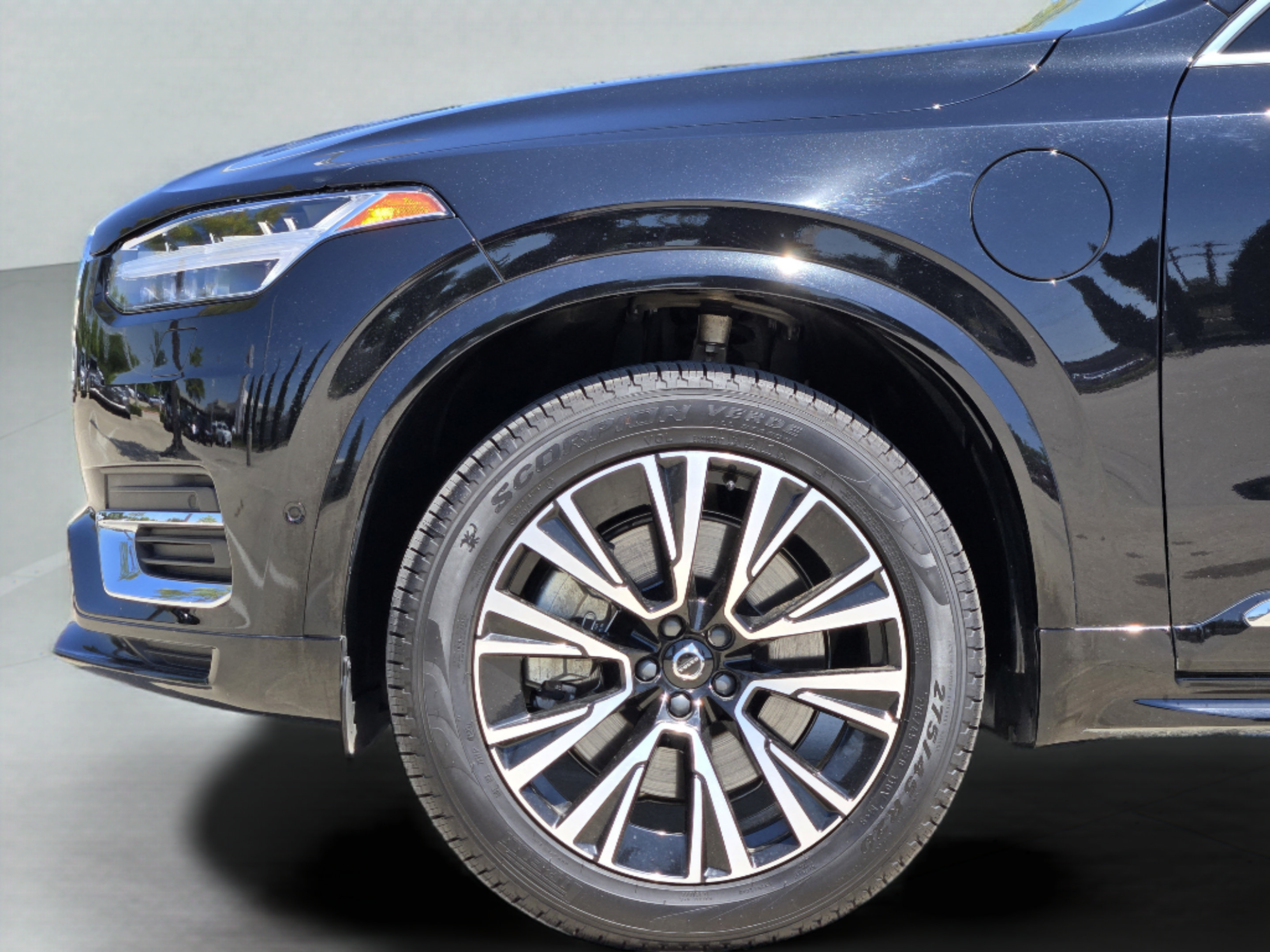 Used 2025 Volvo XC90 T8 Plus w/ Protection Package Premier AWD/4WD image 38