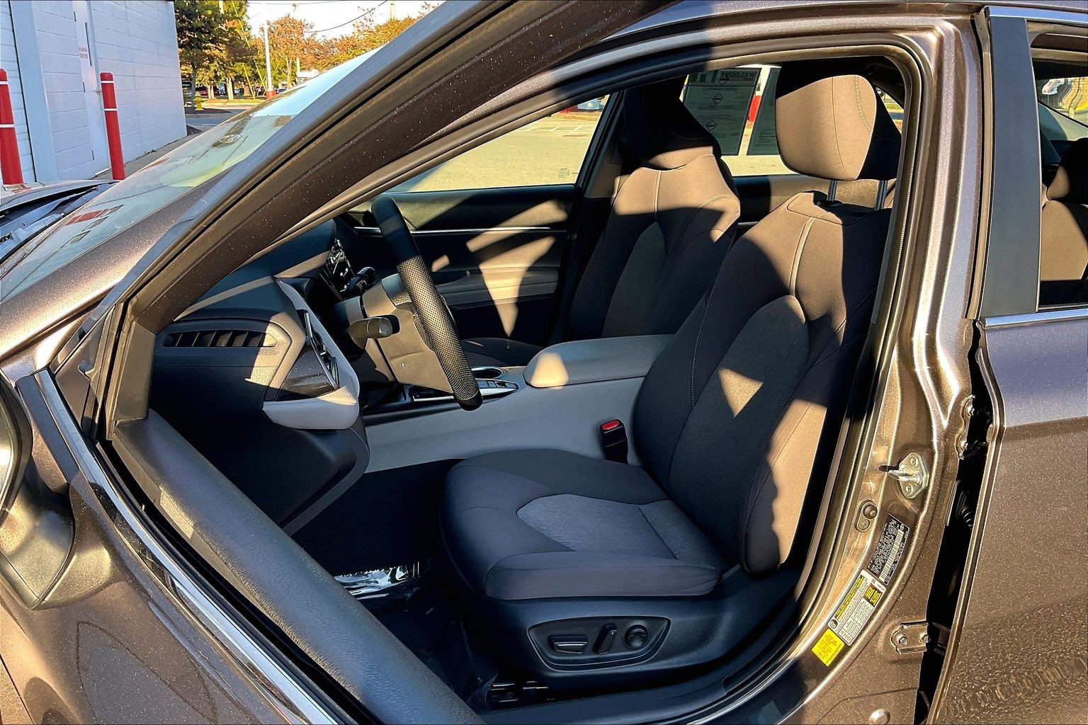 Used 2022 Toyota Camry LE FWD image 29