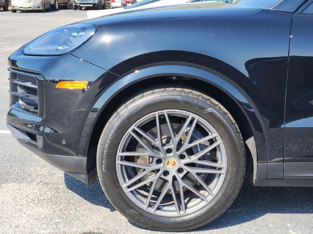 Used 2024 Porsche Cayenne AWD/4WD image 7