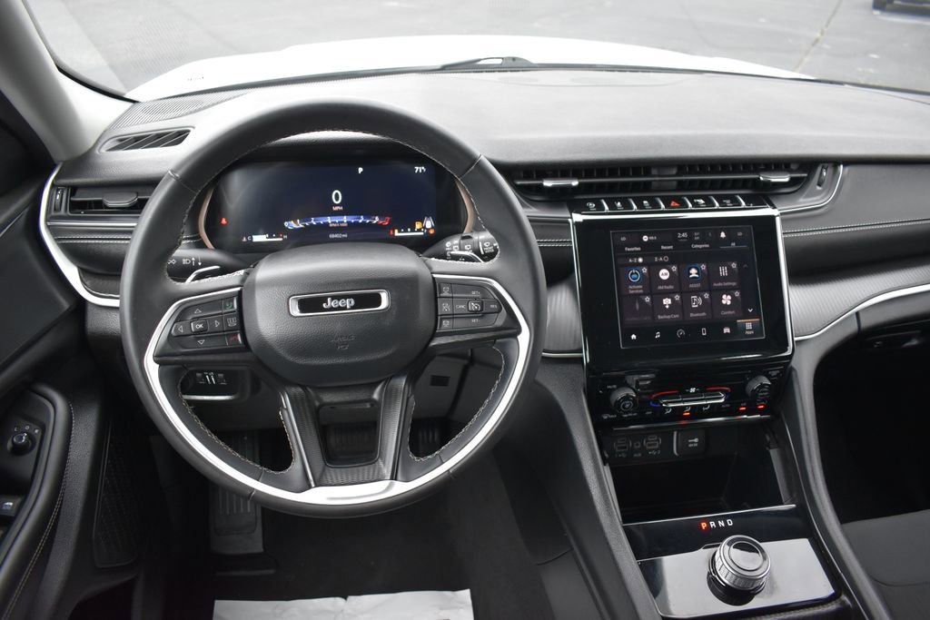 Used 2024 Jeep Grand Cherokee Laredo RWD image 3