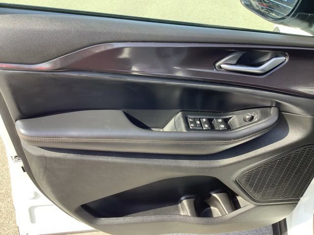 Used 2023 Jeep Grand Cherokee Altitude image 10