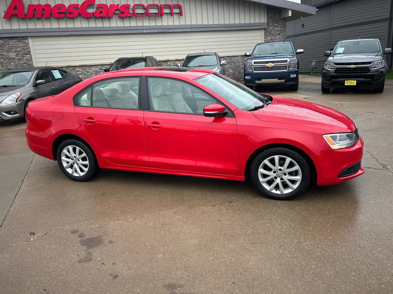 Used 2012 Volkswagen Jetta SE FWD image 2