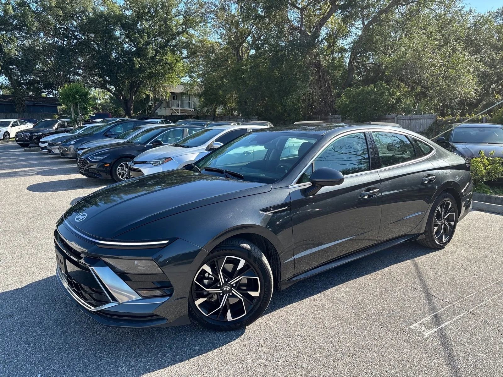 Used 2025 Hyundai Sonata SEL FWD image 2