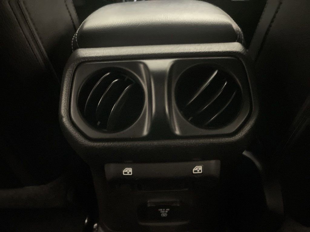 Used 2018 Jeep Wrangler Unlimited Sahara w/ Uconnect 4C Nav & Sound Group image 16