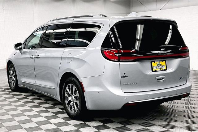 Used 2022 Chrysler Pacifica Pinnacle FWD image 3