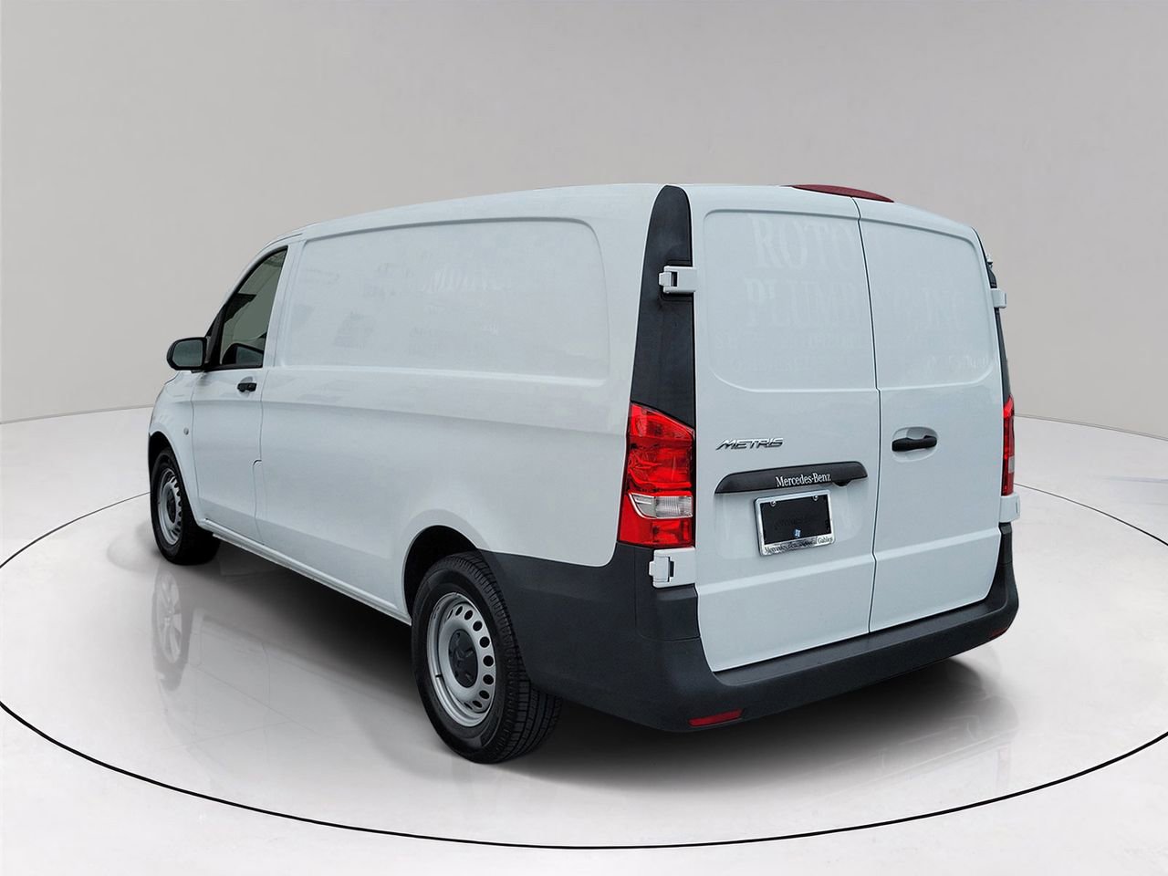 Used 2023 Mercedes-Benz Metris image 4