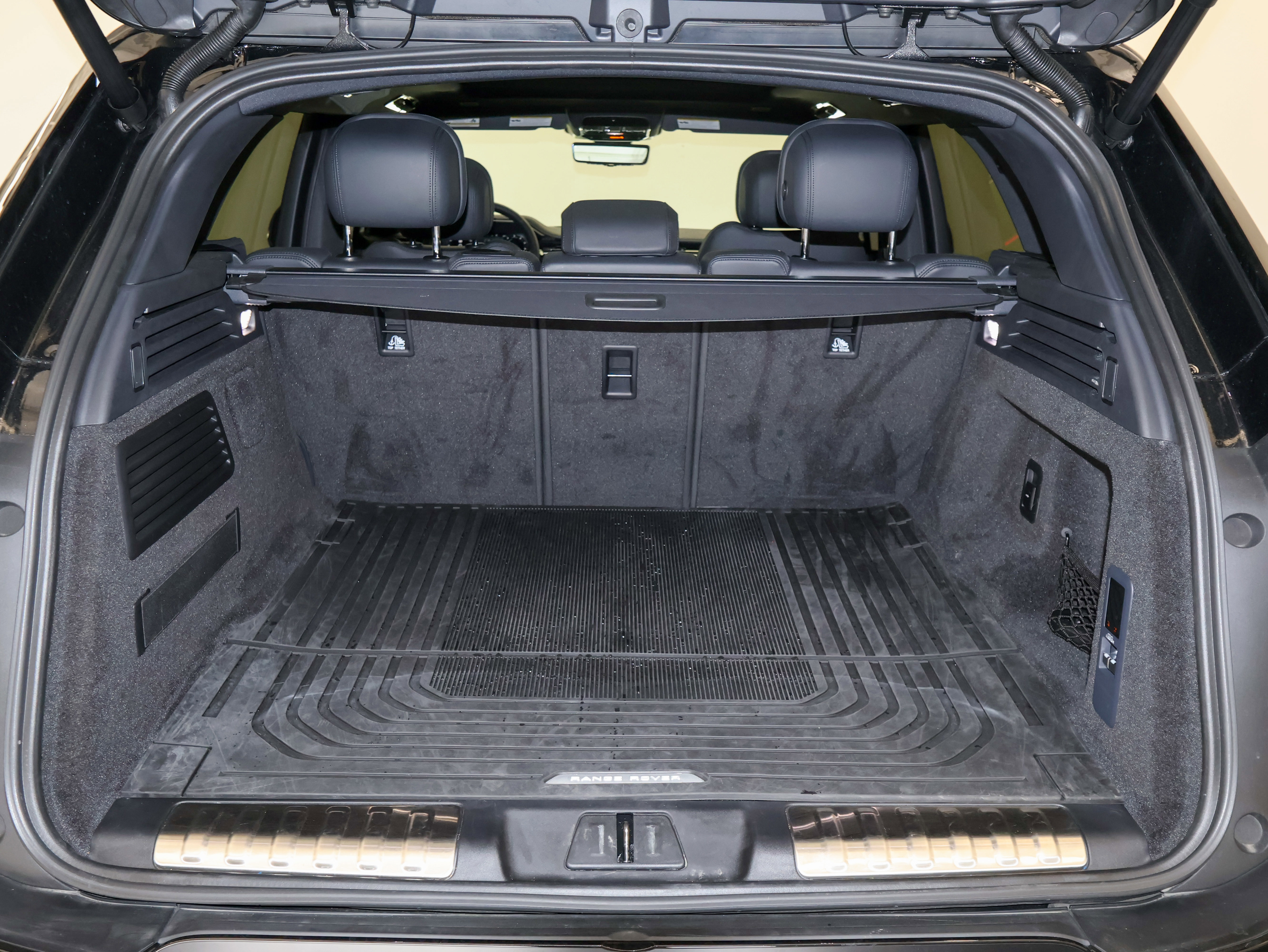 Used 2025 Land Rover Range Rover Sport Dynamic SE image 12