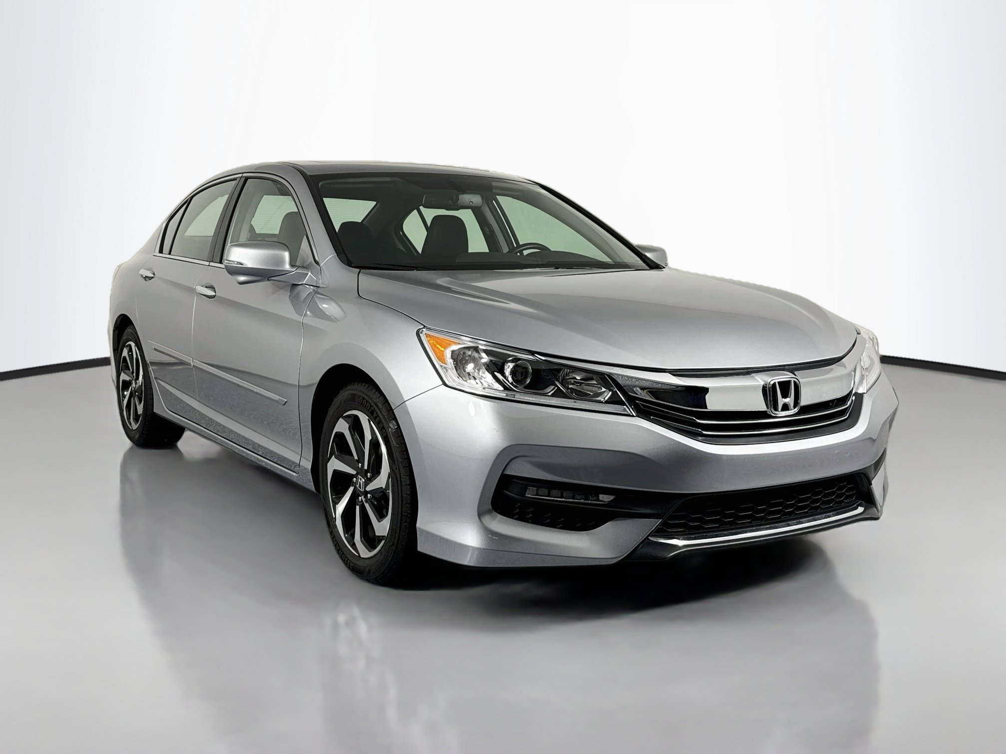 Certified 2017 Honda Accord EX-L image 3