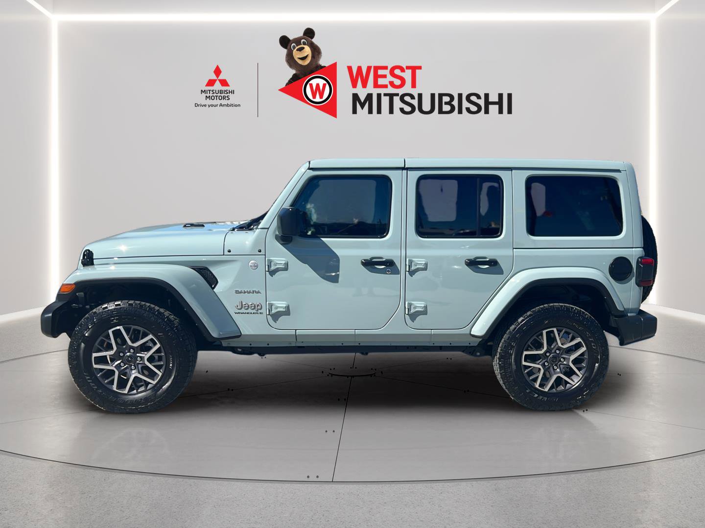 Used 2024 Jeep Wrangler Sahara image 3