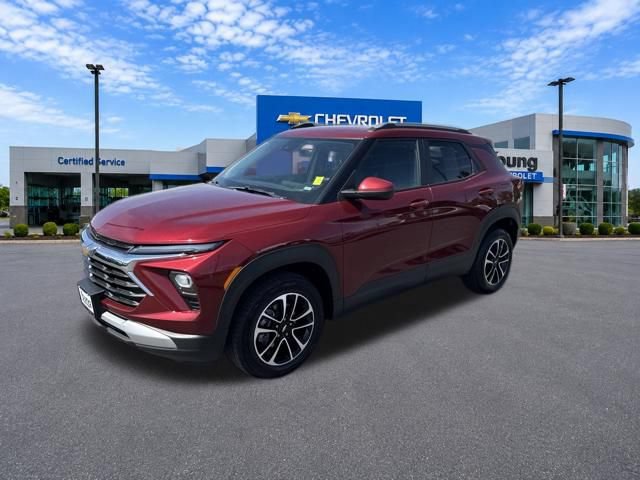 Used 2025 Chevrolet TrailBlazer LT AWD/4WD image 3