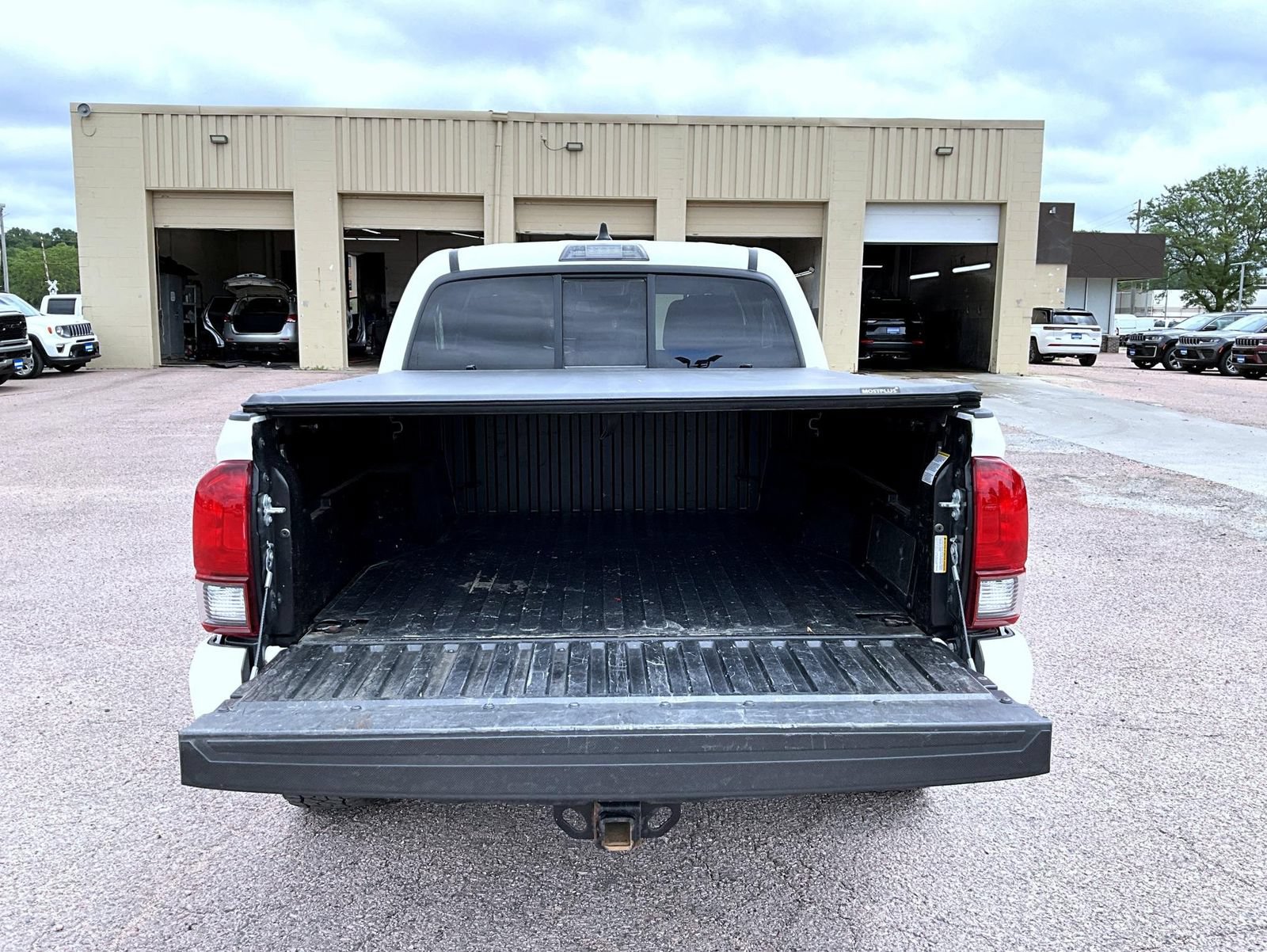 Used 2022 Toyota Tacoma SR AWD/4WD image 9