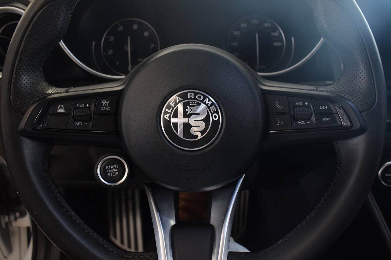 Used 2022 Alfa Romeo Giulia Ti RWD image 36
