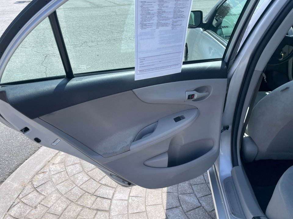 Used 2013 Toyota Corolla L image 35