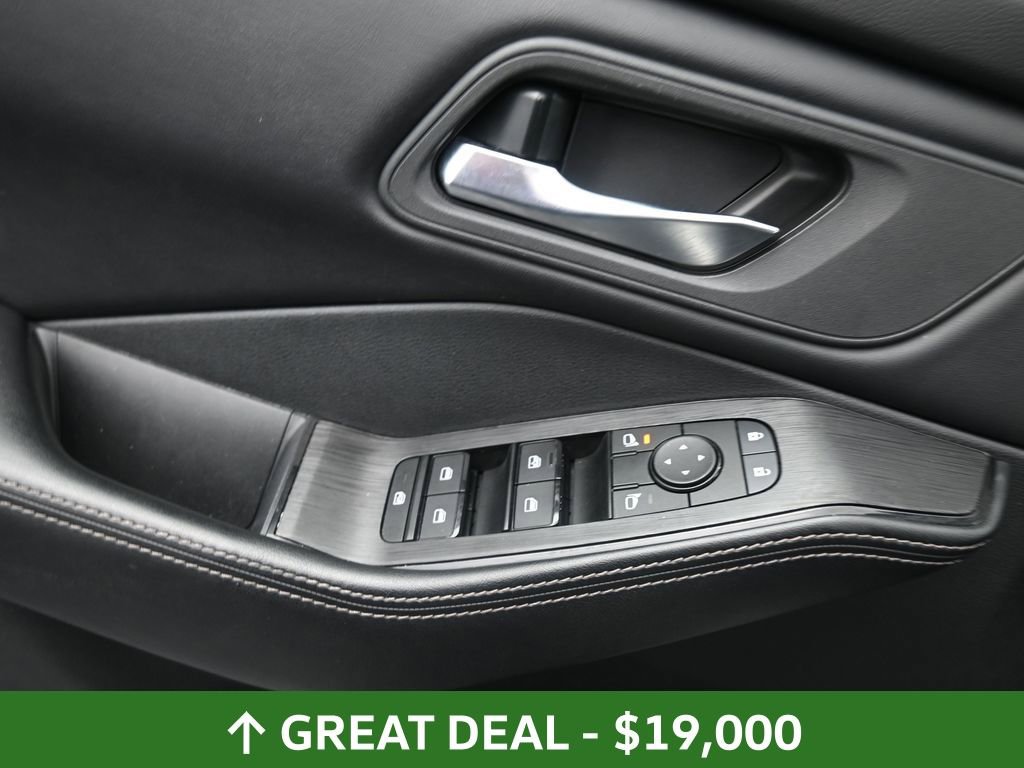 Used 2024 Nissan Rogue SV image 19