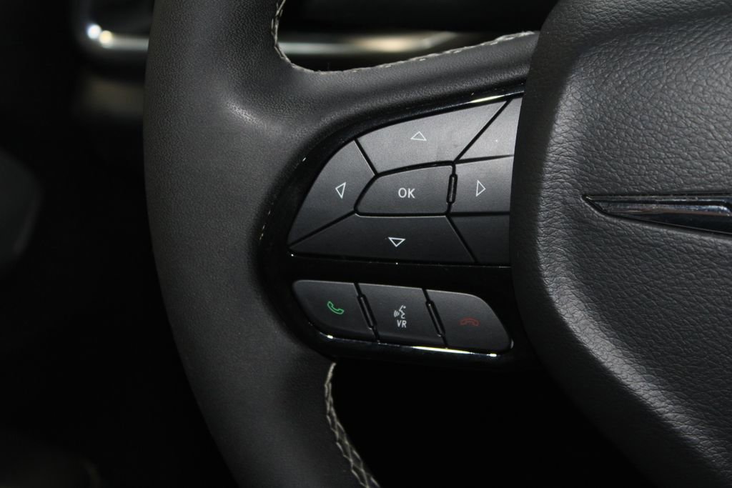 Used 2025 Chrysler Pacifica Limited FWD image 19