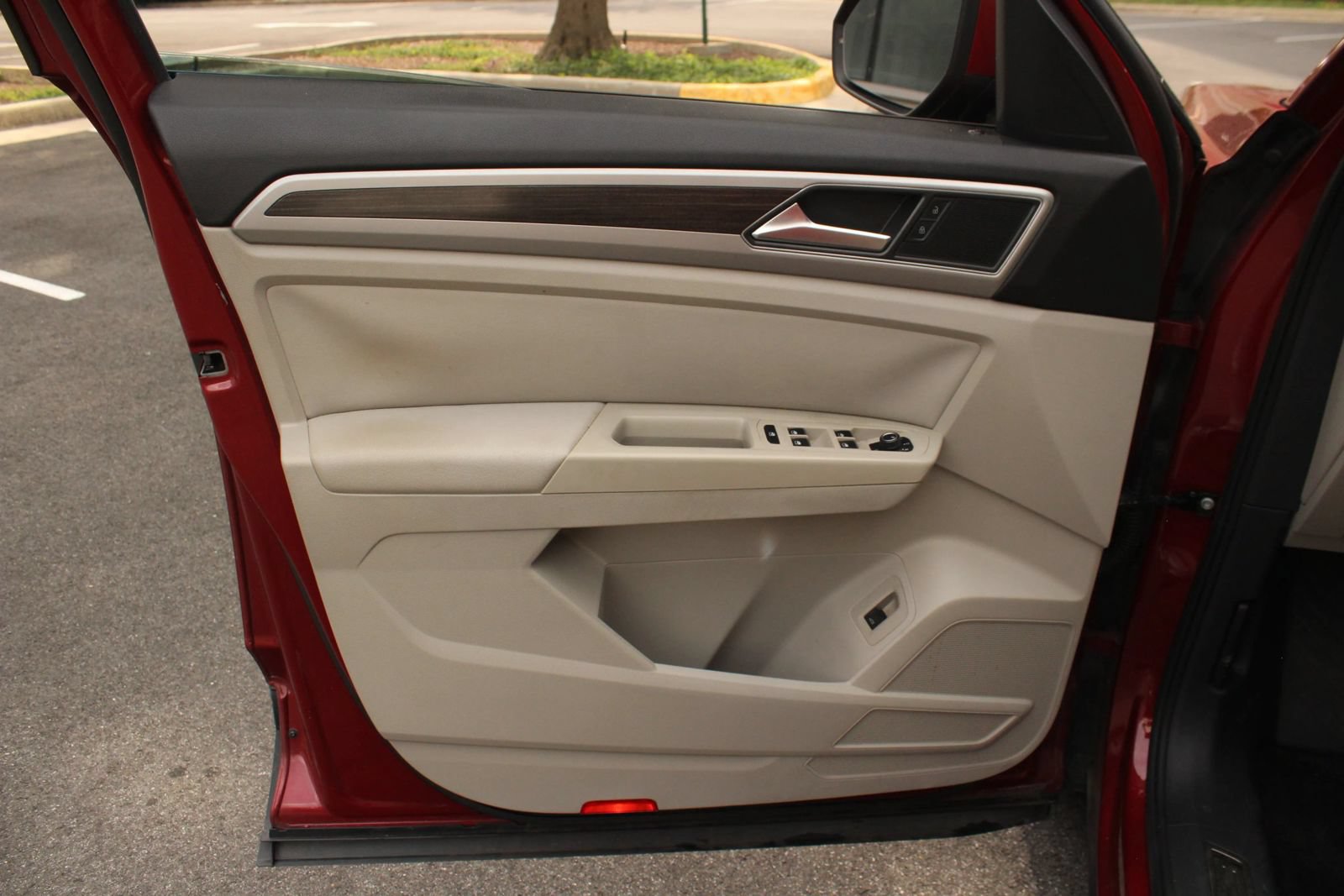 Used 2018 Volkswagen Atlas SEL FWD image 14