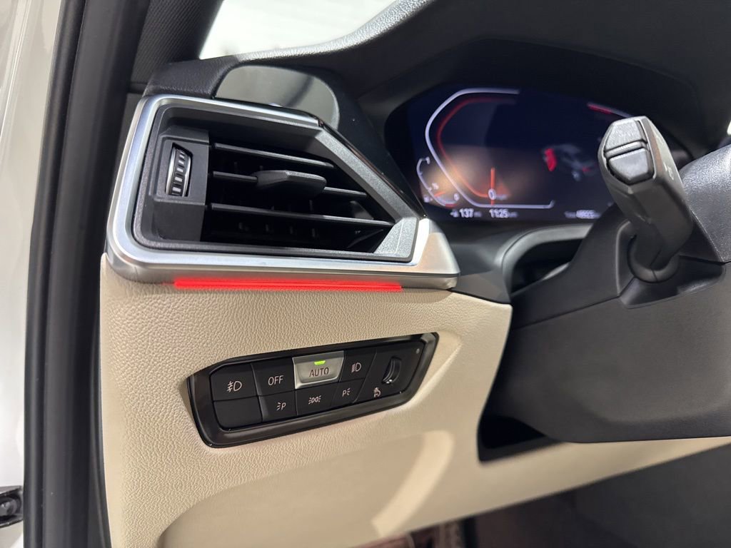 Used 2022 BMW 330i xDrive Sedan w/ M Sport Package image 16