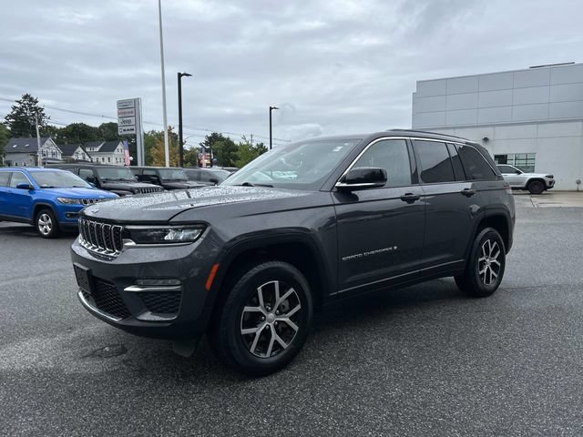 Used 2025 Jeep Grand Cherokee Limited AWD/4WD image 7